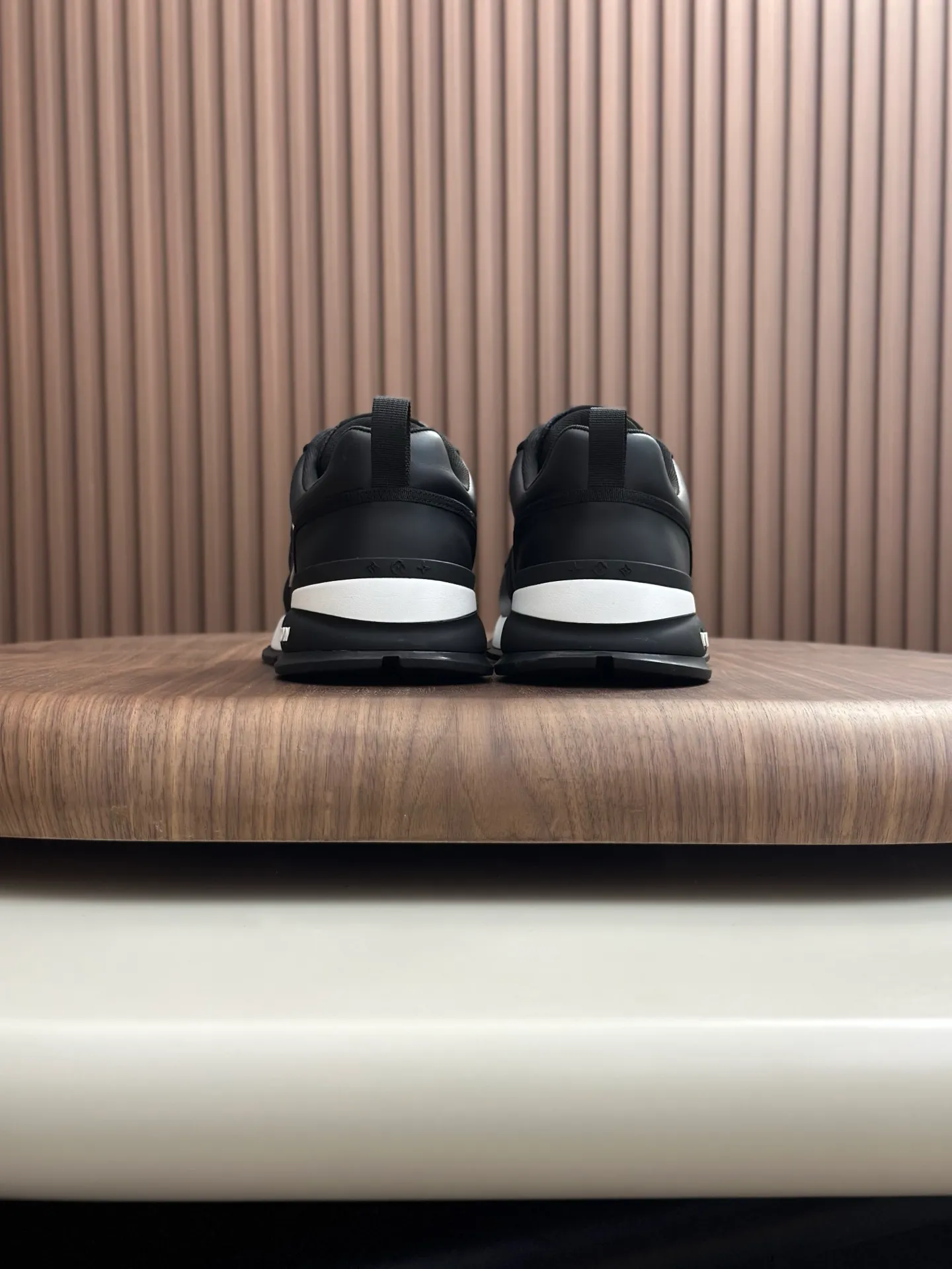 Men's shoes💰820 Lv 🔍Top purchasing agent🇮🇹 Louis Vuitton, the sports sneaker counter is synchronized, the uppers are imported from Italy, high-quality splicing colorful and complex crafts, the imported mesh padding is soft and comfortable, soles: original soles specially provided by the original factory, T men's men's shoes 💰U exclusive movable molded soles are super comfortable, original factory and single goods, 🔍🔍high quality, you can enter and leave the counter at will, welcome to compare, code number 38-44 (customized 45)